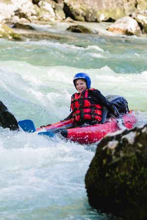 Erlebe eine aufregende Riverbug Tour auf der Saalach in Lofer mit Wildwasser, Action, Natur, Abenteuer und Spaß im Base Camp