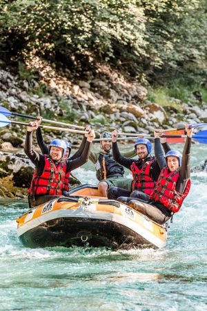 Rafting Action in Lofer auf der Saalach – Wildwasser Tour im Base Camp mit Erlebnis, Abenteuer und Natur