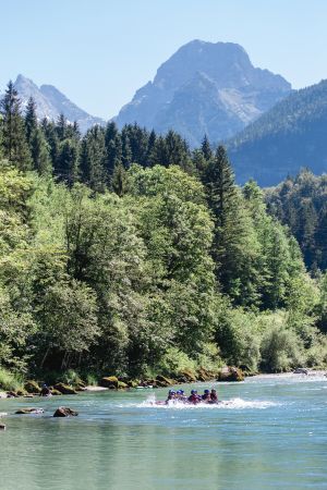 Riverbug- und Kanu-Action im Base Camp Lofer – Wildwasser-Abenteuer mit Outdoor-Spaß und Naturerlebnis