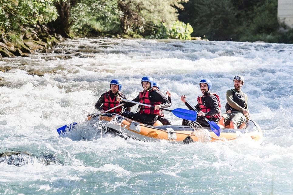 Rafting-Abenteuer im Base Camp Lofer – Extrem-Wildwasser-Action mit Wasserfall und Outdoor-Erlebnis in der Natur