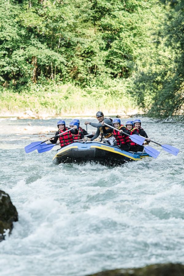 Extrem-Rafting im Base Camp Lofer – Wildwasser-Action mit Outdoor-Abenteuer, Naturerlebnis und Sportspaß