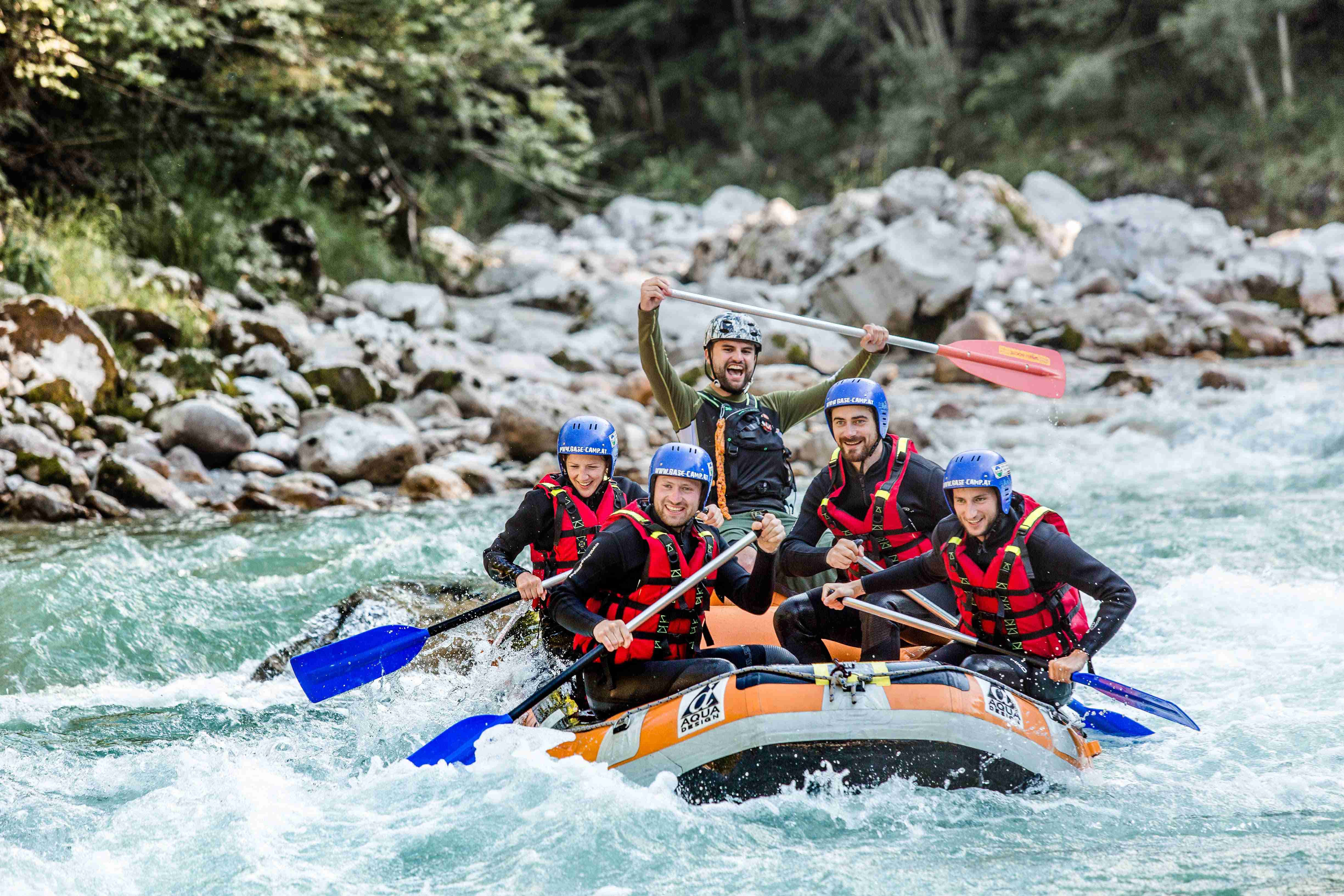 Outdoor-Rafting-Tour im Base Camp Lofer – Wildwasser-Abenteuer mit Wasserfall, Action und Naturerlebnis