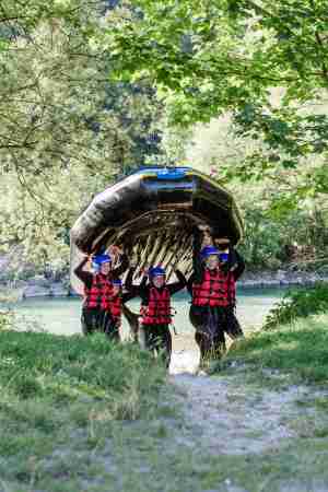 Rafting auf der Saalach in Lofer – Wildwasser Tour mit Action, Naturerlebnis und Abenteuer im Base Camp