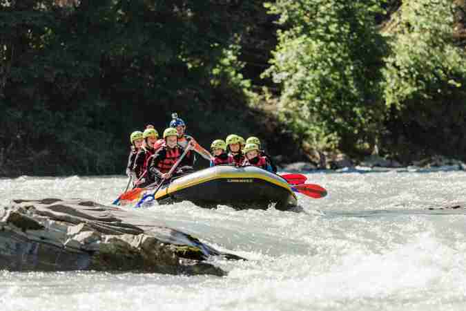 Rafting-Abenteuer für Kinder und Familien im Base Camp Lofer – Outdoor-Wasserspaß erleben