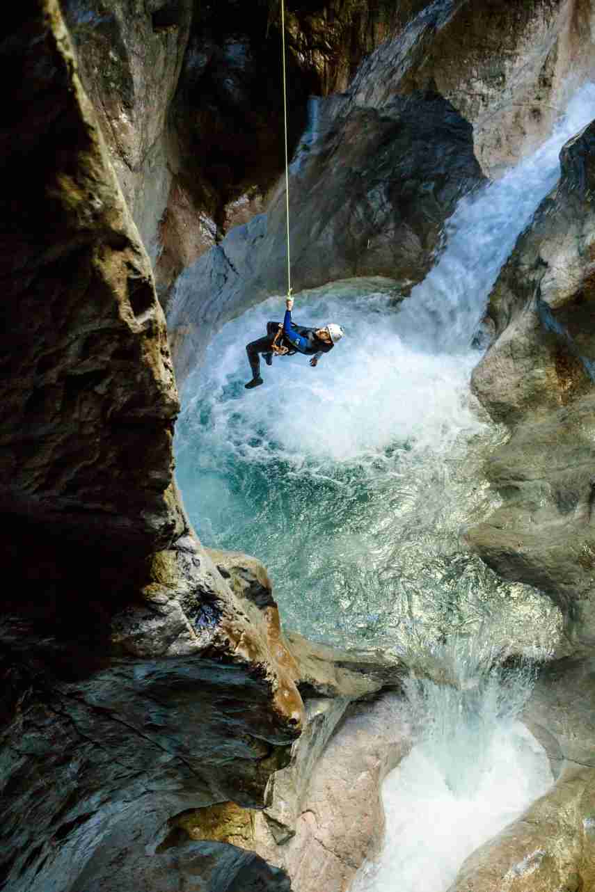 Actionreiche Canyoning-Tour im Base Camp Lofer – Wildwasser-Abenteuer mit Wasserfall, Sprüngen und Outdoor-Erlebnis