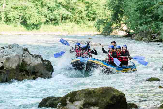 Rafting Erlebnis auf der Saalach in Lofer – Wildwasser Action, Sport und Abenteuer Tour