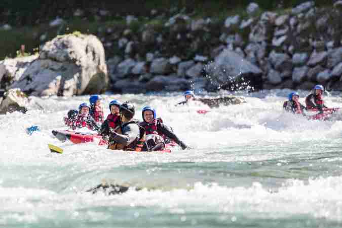 Erlebe eine spannende Riverbug Tour in Lofer auf der Saalach mit Wildwasser, Action, Abenteuer, Natur und Spaß im Base Camp