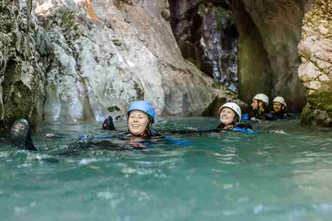 Lofer Canyoning Wildwasser Erlebnis im Base Camp – Action Abenteuer mit Klettern in der Schlucht