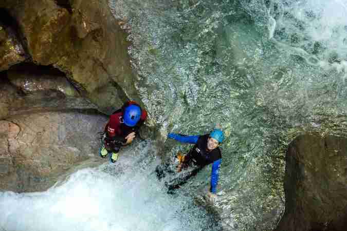 Erlebe Canyoning in Lofer in der Schlucht mit Wildwasser, Action, Klettern und einem unvergesslichen Abenteuer im Base Camp.