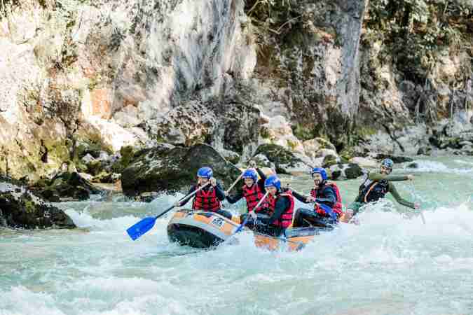 Wildwasser Abenteuer Rafting in Lofer – Base Camp Saalach Tour mit Action, Natur und Erlebnis