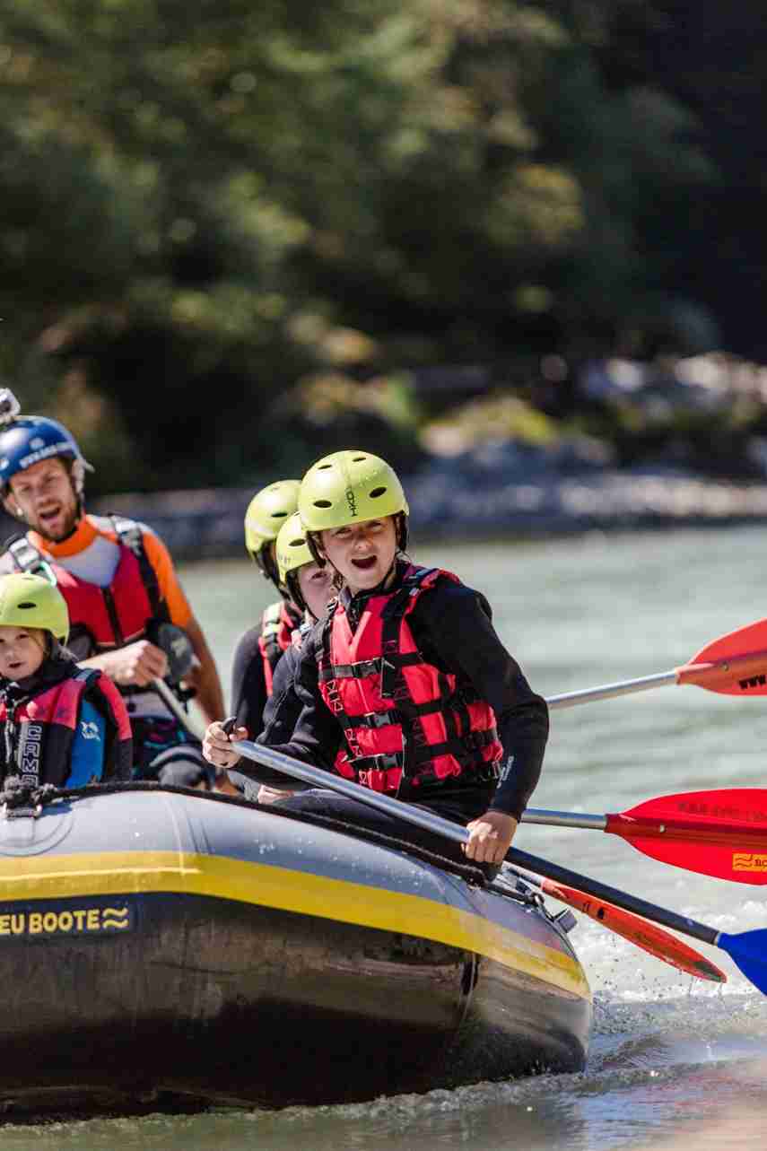 Rafting-Tour für Kinder im Base Camp Lofer – Outdoor-Abenteuer auf dem Wasser mit Action und Spaß